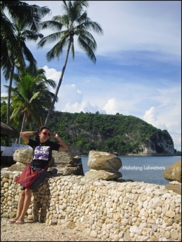 Makatang Lakwatsera @ Boljoon See that mountain at the background? The famous and my personal favorite blind curve road is located at the foot of that mountain.