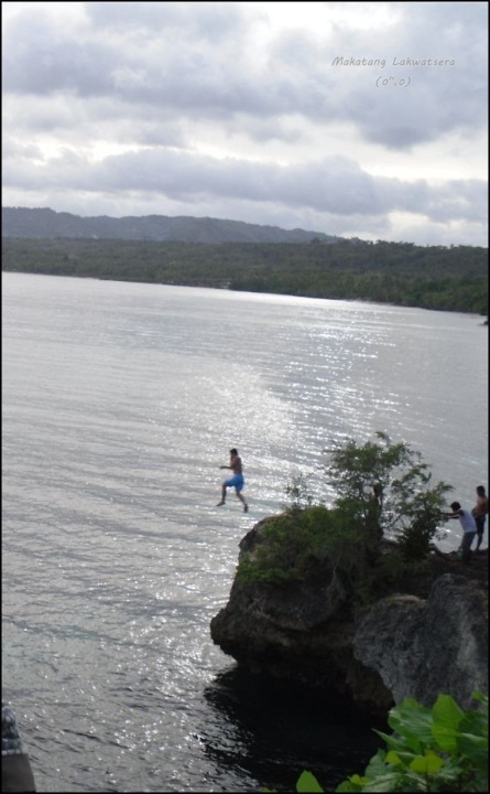 Cliff diving is one of the things you should have on your checklist upon visiting Siquijor.
